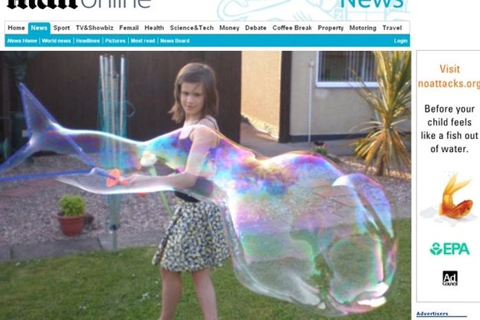 Shelby Dewey brinca com varinha e detergente