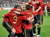 Espanha afasta "fantasma", vence e põe Chile no caminho do Brasil