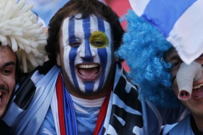 Uruguai segura pressão, bate Coreia e volta às quartas depois de 40 anos