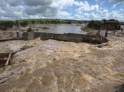 A origem do tsunami: Revista diz que quebra de barragens originou tragédia