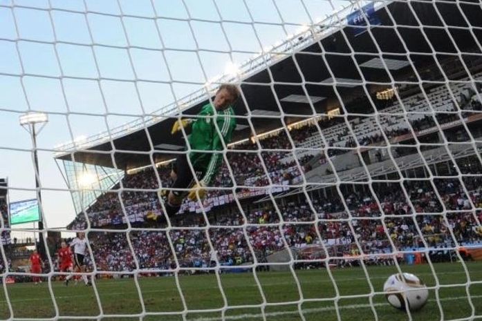 Com 'futebol-arte' e erro da arbitragem, Alemanha tira Inglaterra da Copa