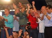 Frente oficializa Lessa e candidatos tentam ligar seus nomes ao de Lula