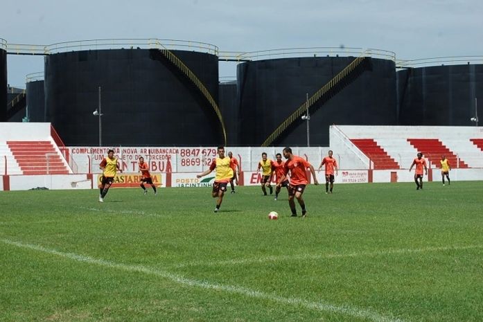 Polêmica: Seis jogadores do CRB se recusam a viajar com o time para Natal