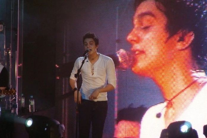 Luan Santana atrai multidão no segundo dia de festa em Coruripe
