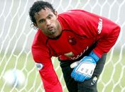 Vestígios encontrados em carro de goleiro Bruno podem ser sangue