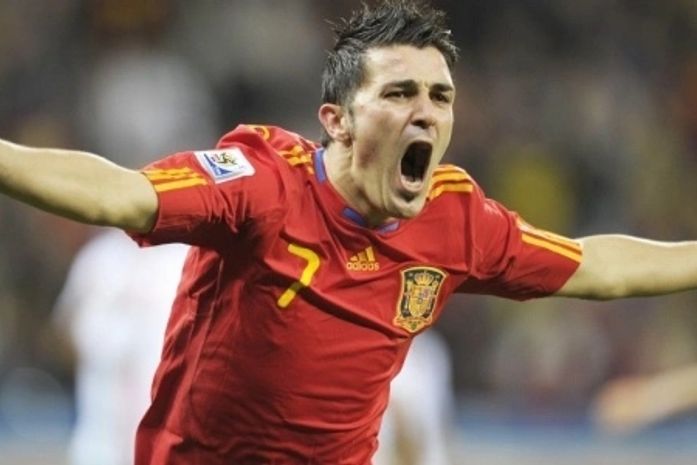 Villa e Xavi batem Cristiano Ronaldo e sonho da Espanha segue vivo