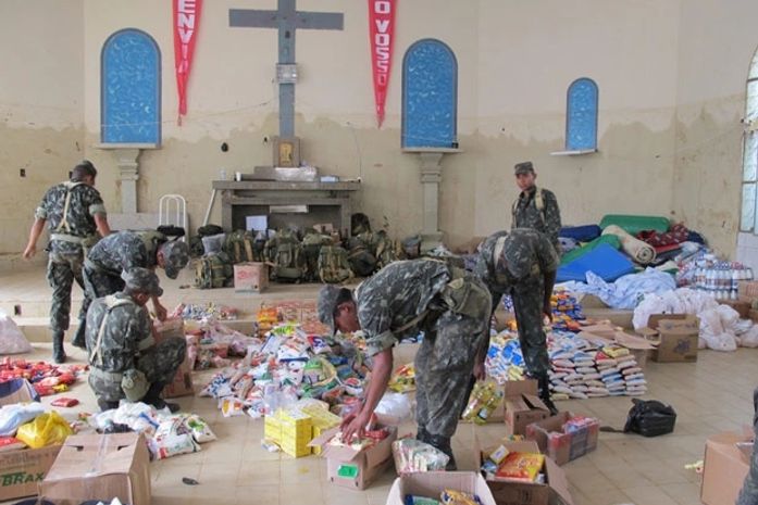 Igreja vira central improvisada de doações em Branquinha