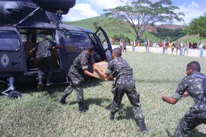 Aeronaves do Exército realizam entrega de donativos em municípios isolados de Alagoas