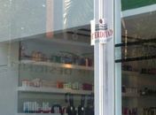 Lacre colocado no MG Hair, na Rua Estados Unidos, nos Jardins