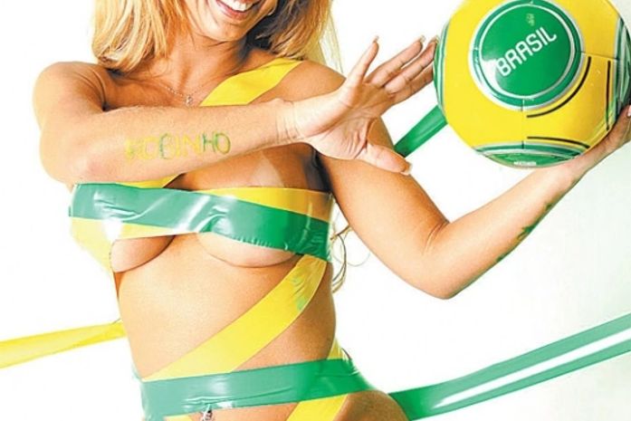 Musas do Brasil, Paraguai e Argentina prometem ficar nuas na rua se seleções ganharem a Copa. Escolha aqui