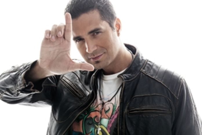 Latino indignado diz que vai processar jornal