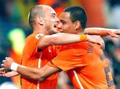 Sneijder, à esquerda, foi escolhido o melhor em campo na vitória sobre o Brasil