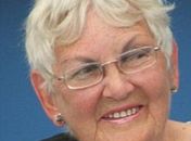 Britânica lança primeiro livro aos 82 anos