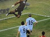 Com "milagre", Uruguai bate Gana nos pênaltis e vai à semi após 40 anos