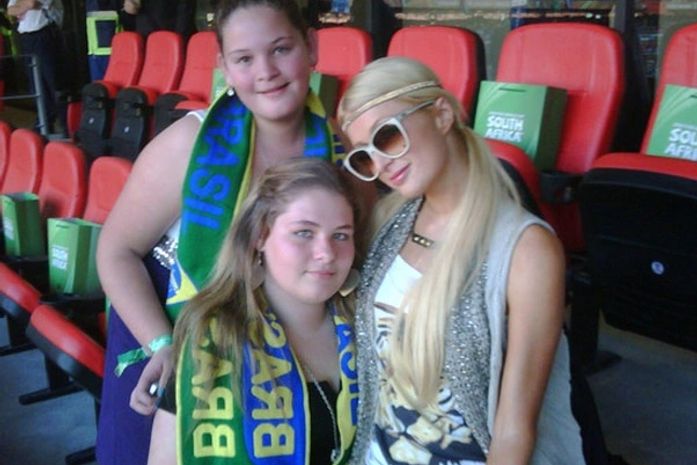 Paris Hilton é presa por fumar maconha em jogo do Brasil