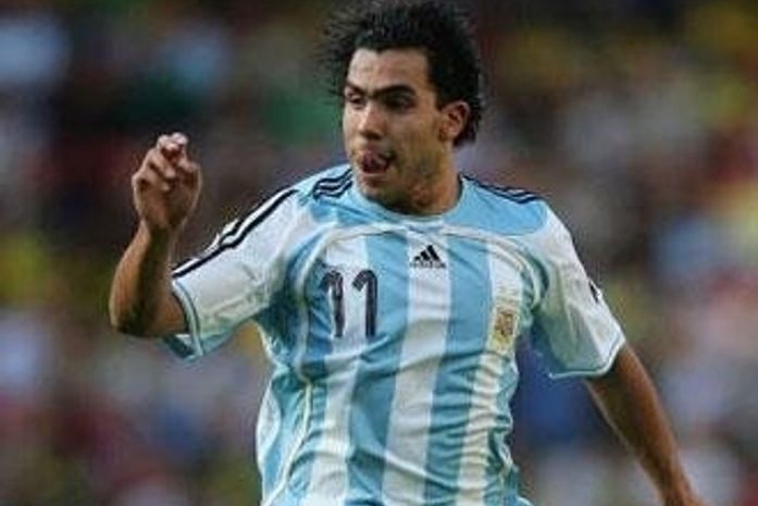 "É uma dor muito grande", diz Carlos Tevez após eliminação argentina da Copa do Mundo