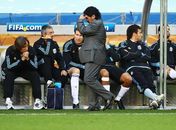 Alemanha faz 4, humilha Argentina e elimina Maradona. Veja os gols!