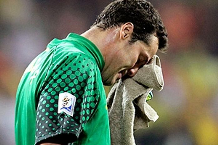 Júlio César volta ao gol da Inter de Milão após um mês e meio fora