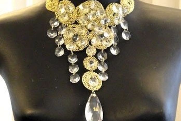 Colares crescem e aparecem; bolsas diminuem de tamanho