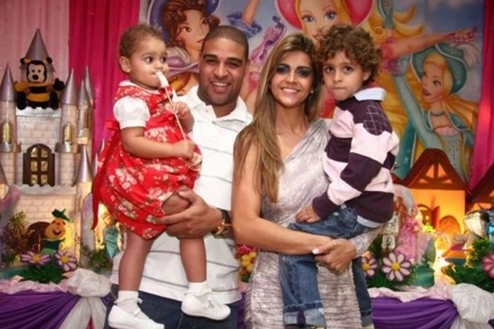 Adriano Imperador abre festa dos filhos e fala da seleção de Dunga