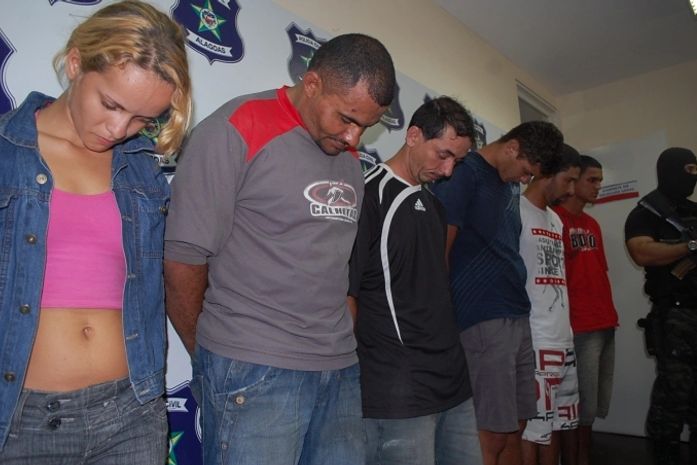 VÍDEO:PC apresenta quadrilha acusada de assaltar fazenda e atirar em PM's em Capela