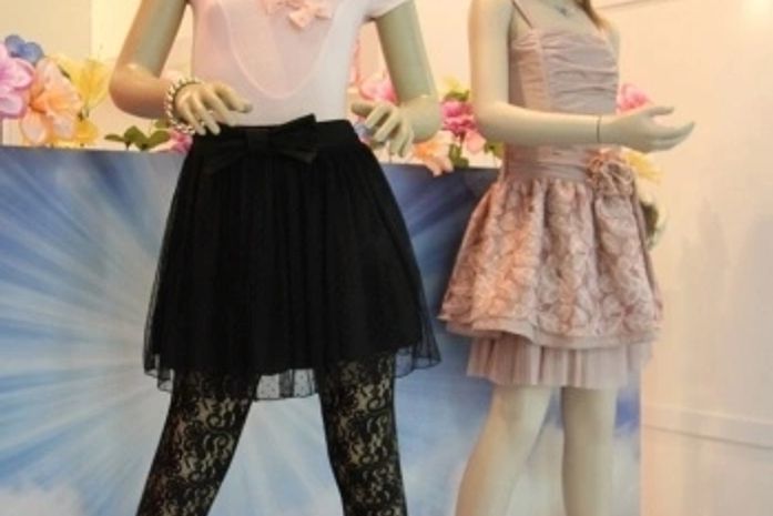 Moda para crianças se inspira em roupas de gente grande