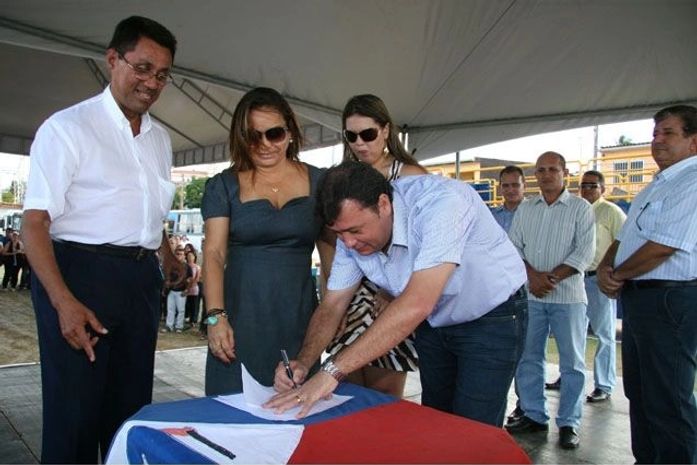 Cristiano Matheus assina ordem de serviço para a orla lagunar de Marechal Deodoro