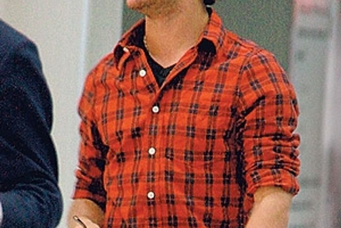 Flagra: Alexandre Pato teria sido visto com três mulheres, diz jornal