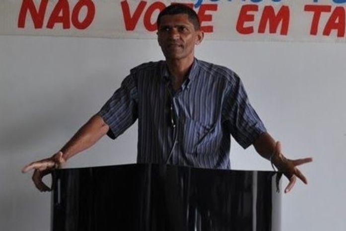 Candidato usa vídeo como prova que em sua cueca não entra dinheiro