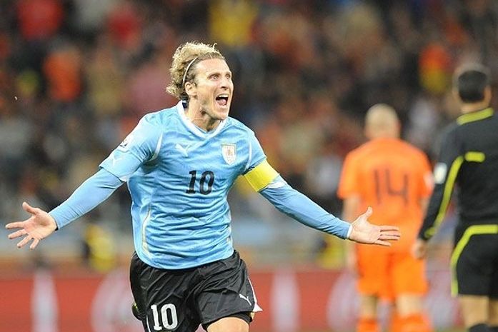 Diego Forlán acerta transferência para Inter de Milão