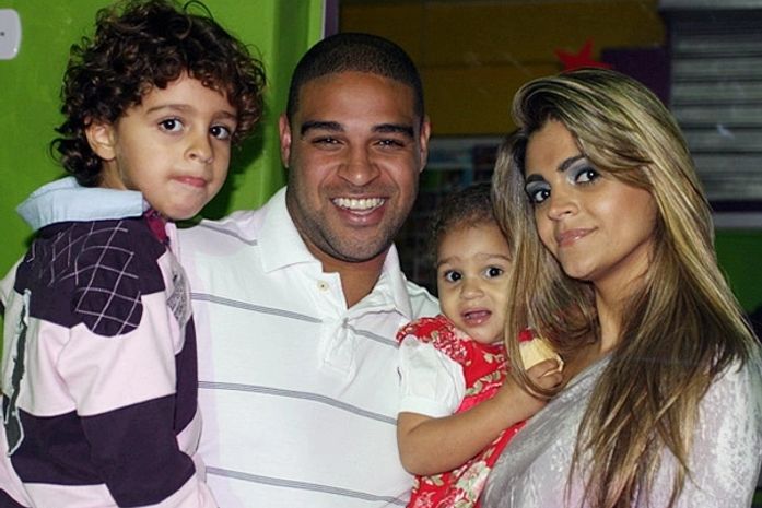 Adriano com a família: cansado e feliz
