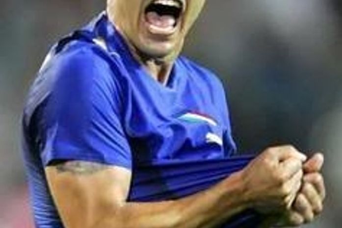 Cannavaro levará a taça da Copa ao Soccer City na final deste domingo