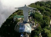 Bandeirão de boas vindas para Copa 2014 é aberto aos pés do Cristo