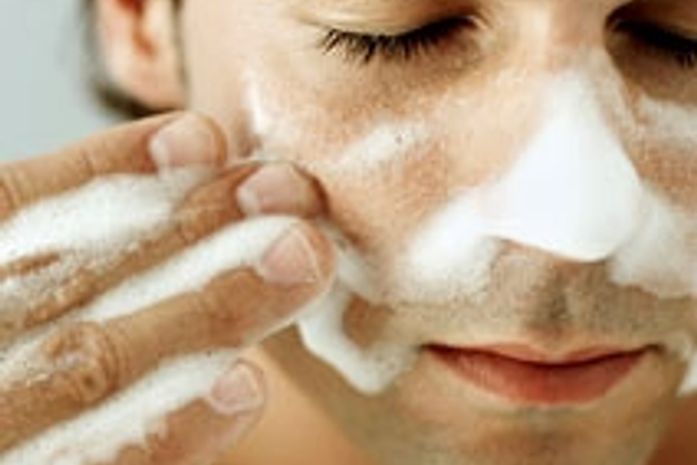 A pele masculina precisa de produtos menos oleosos e mais concentrados