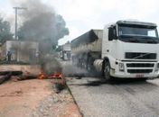 Moradores bloqueiam rodovia AL 110 para exigir quebra-molas