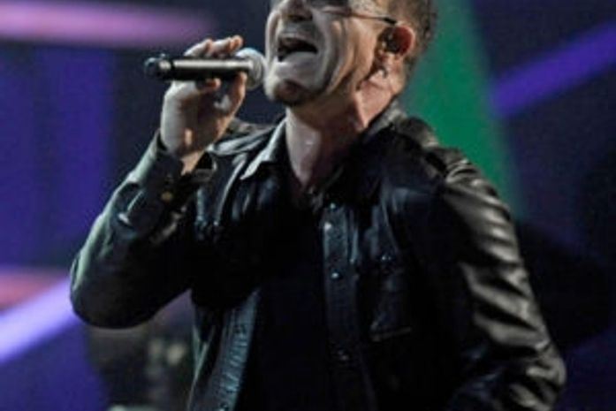 Bono pede desculpas e diz estar pronto para voltar aos palcos, em vídeo divulgado pelo U2