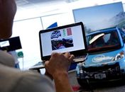 Cheque o combustível, dê ignição, verifique o que está acontecendo ao redor de seu veículo diretamente de um laptop ? esta é apenas uma das muitas inovações do Carro Inteligente.