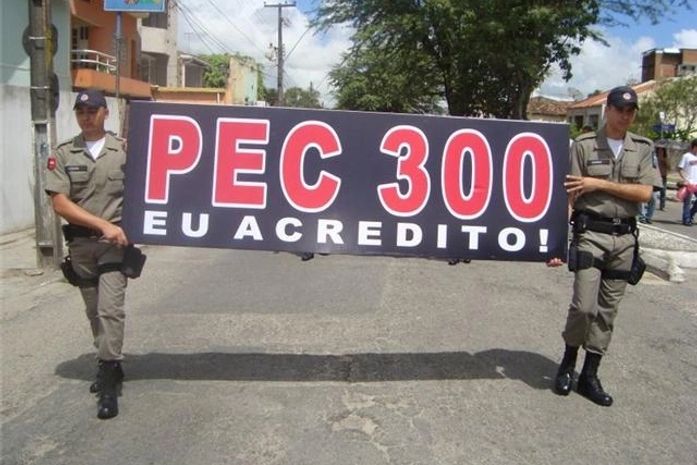 Governo admite votar 2º turno da PEC 300 em agosto