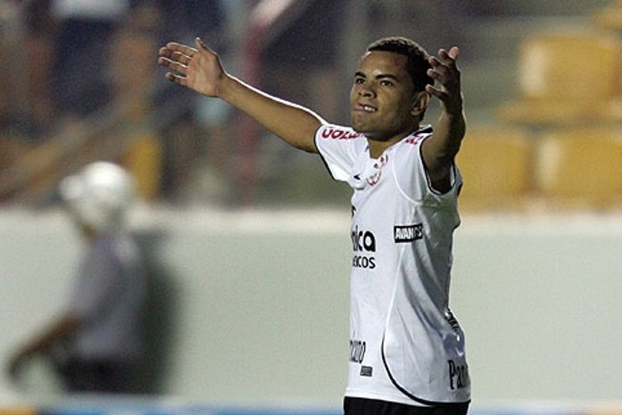 Atacante de 21 anos tem passagem pela seleção sub-20