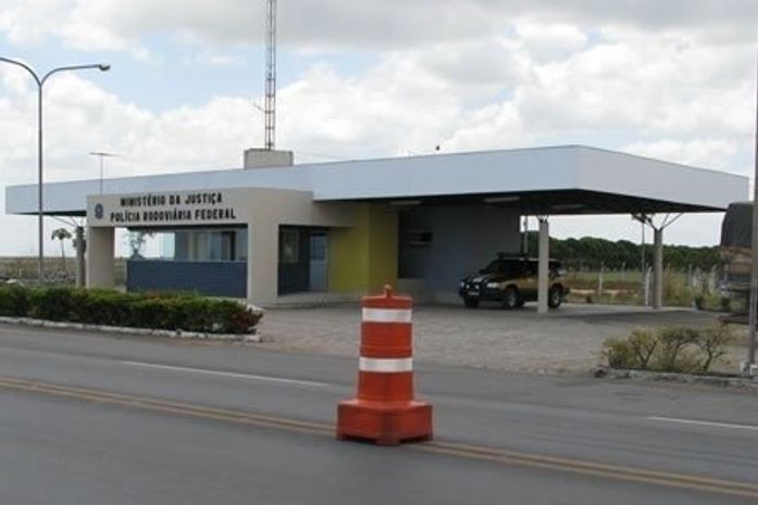 PRF apreende em São Miguel reboque com queixa de roubo há mais de 3 anos em Salvador