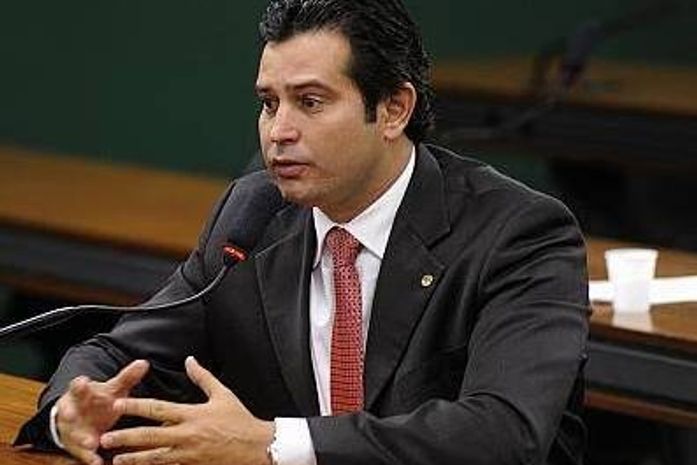 Quintella nega que projeto de lei ameace à imprensa