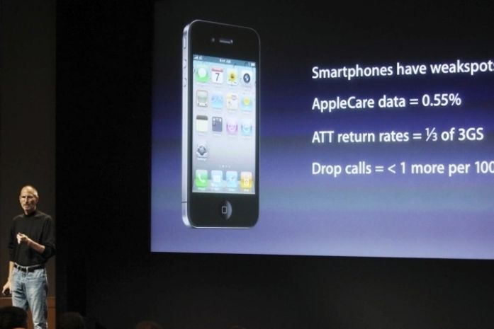 Apple diz que apenas 0,55% dos usuários do iPhone 4 tiveram problema