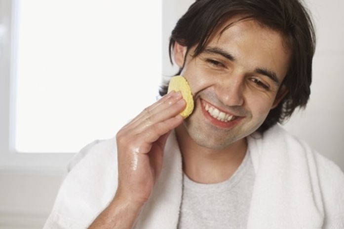 Maquiador fala sobre os cuidados básicos com a pele dos homens