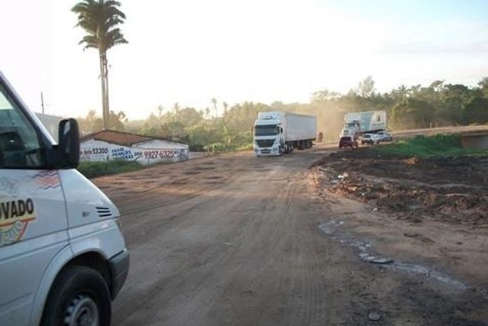 Perigo: Em quinze dias, quatro carretas tombam em trecho da obra do anel Viário‏