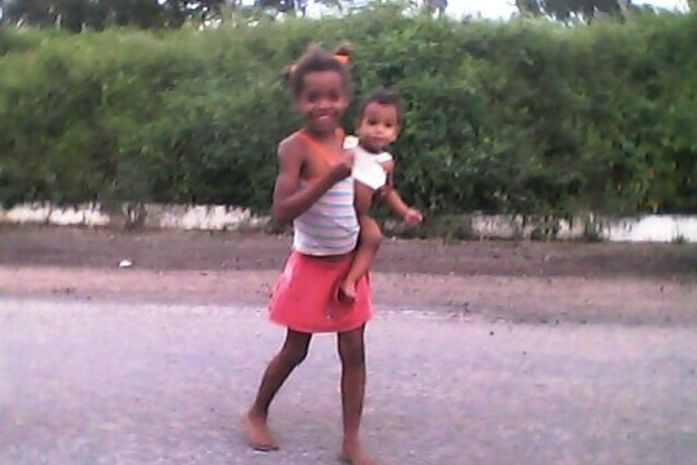 Crianças se arriscam na BR-423