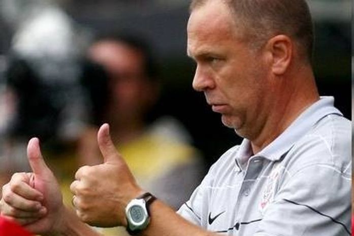 Mano deve assumir Seleção na segunda-feira