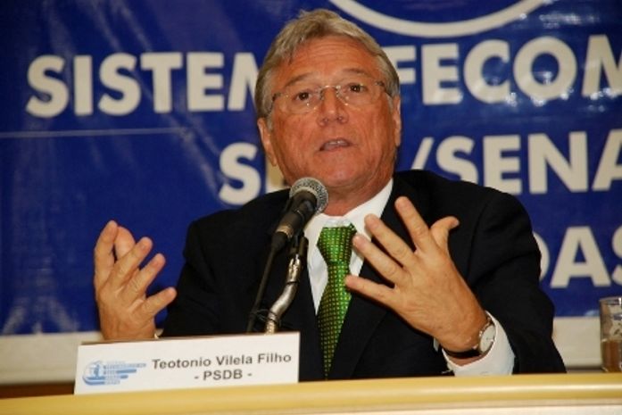 Justiça Eleitoral pune Teotonio Vilela com corte no guia eleitoral