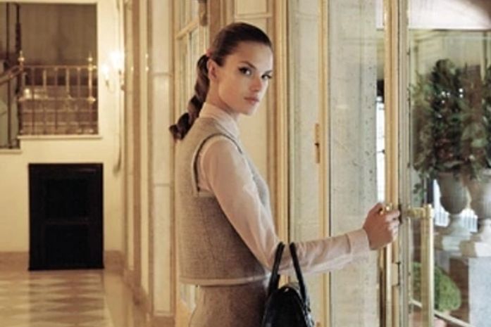 Alessandra Ambrósio dispara em ranking das melhores modelos