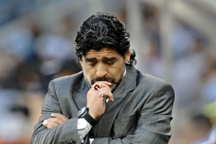 Médico desmente que Maradona tenha voltado ao vício do álcool