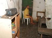 Idoso é abandonado, tem aposentadoria retida por agiota e fica sem comer